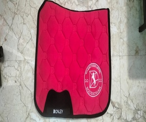 BRAND ZONE Sous-selle de dressage carrée à contact étroit Numnah en satin de soie, durable et confortable, équipement équestre, sangle de selle - Product Image 3