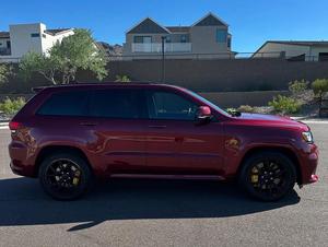 SUV sport de luxe d'occasion 2018, série V8 haute performance - Product Image 2