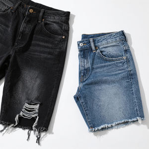 Shorts en jean pour homme, coupe oversize et baggy, délavés et usés, personnalisables, avec impression streetwear, style fabricant - Product Image 2