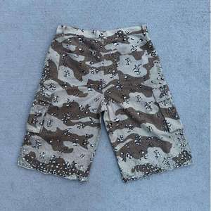 Pantalones Cortos Cargo de Camuflaje para Hombre, Cintura Media, Elásticos, Transpirables, Tela Oxford, Estilo Casual, Largo Bermuda, con Bolsillos - Product Image 1