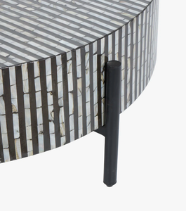 โต๊ะกาแฟโบราณสไตล์โมเดิร์นฝังกระดูกสีดำและสีขาว งานแฮนด์เมดสุดหรู พร้อมฐานโลหะสีดำสำหรับจัดเก็บและตกแต่ง - Product Image 5