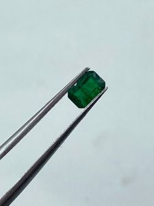 Pierre précieuse élégante en émeraude taille coussin, pierre libre 0,51 carats 4x6MM pour la fabrication de bijoux - Product Image 2