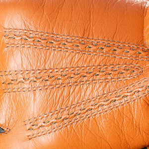 Gants en cuir beige pour femmes avec bordure vert foncé, gants d'hiver doux à doigts entiers, doublure chaude, gants de conduite élégants avec bouton-pression - Product Image 6