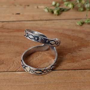 แหวนเงินแท้ 925 ทำมือสำหรับบรรเทาอาการปวดข้อหัวแม่มือ |   เพชรออกซิไดซ์และลายจุดแบบชนเผ่า |   อุปกรณ์พยุงข้อต่อแบบปรับได้สำหรับ - Product Image 3