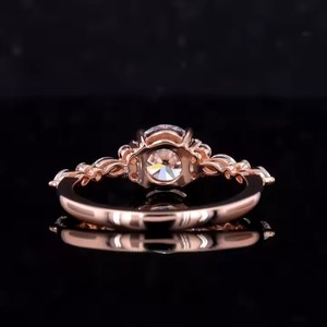 Bague en argent 925 avec diamant de laboratoire taille ronde et pierres latérales florales, bague de fiançailles tendance, bijou raffiné, cadeau pour femme - Product Image 5