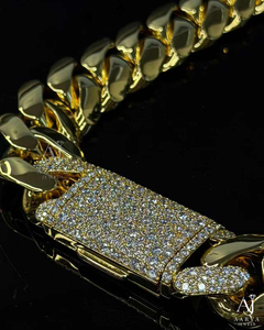 สร้อยคอทองชุบ AARVA JEWELS สไตล์ฮิปฮอปแบบคิวบันลิงค์ ประดับเพชรโมอิสซาไนต์ สำหรับงานหมั้น ดีไซน์หนาแบบไมอามี่ พร้อมจี้ล็อคแบบไมโครอินเซิร์ต - Product Image 3