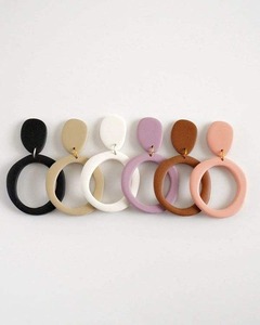 Boucles d'oreilles en résine faites à la main, légères, tendance, accessoires de mode, qualité export, fournisseur - Product Image 3