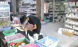 Pequeñas figuritas de poliresina para novia y novio, decoración de boda Artificial con imán para mejoras en el lugar - Product Image 5