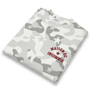 T-shirt en coton avec logo frontal, design de col, coupe ample, tissu brodé, manches courtes, services de personnalisation et de fabrication de vêtements - Product Image 4