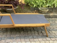 Chaise longue de jardin pliable moderne pour l'extérieur, en bois d'acacia avec tissu Textilien - Aleta KT LC 1