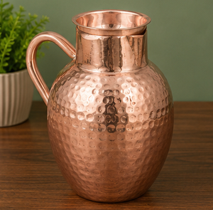 Pichet de Chevet Artisanal en Cuivre Pur Martelé - Carafe de Bien-être Ayurvédique Haut de Gamme Grande Capacité avec Pichet Intégré - Product Image 1