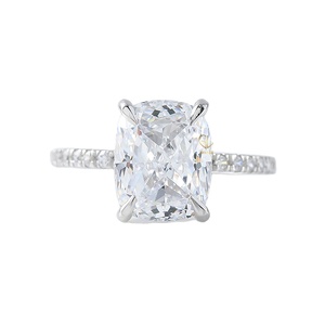 Nouveau design 2 CT allongé coussin coupe Moissanite diamant solide or blanc Solitaire avec Accent bague de fiançailles - Product Image 1