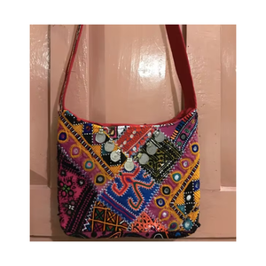 Sac bandoulière bohème en tissu vintage brodé Kutch, style ethnique tribal Banjara, fait main, pour femme, usage mode - Product Image 4