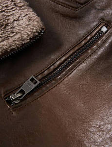 Nouvelle veste matelassée d'hiver en cuir noir pur pour homme, style urbain tendance avec logo frontal, écologique - Product Image 5