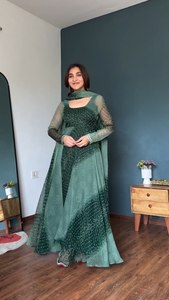 Ensemble Lehenga Choli Dupatta Pantalon en Faux Georgette Imprimé pour Femme |   Ensemble ethnique 3 pièces entièrement cousu, infroissable et extensible - Product Image 3