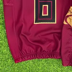 Uniformes de football américain haut de gamme conçus pour la performance et la durabilité, parfaits pour les équipes de tous niveaux. Commandes en gros disponibles. - Product Image 3