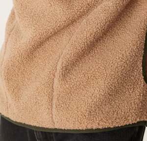 Veste à capuche unisexe en polaire personnalisée pour l'hiver, en laine épaisse et chaude, style streetwear, avec capuche en fausse fourrure Sherpa pour homme - Product Image 6