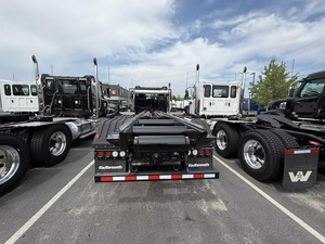 Tracteur routier diesel 6x4 à charge lourde, camion semi-remorque robuste pour la logistique industrielle et le transport routier de marchandises - Product Image 6