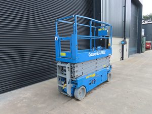 New Genie GS-2632 Electric Scissor Lift 26ft Battery Powered <b>Aluminium</b> Aerial <b>Work</b> <b>Platform</b> Indoor Warehouse Maintenance CE - Product Image 5