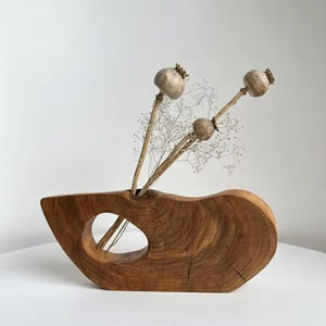 Vase à fleurs en bois de fabrication fiable, conçu avec soin pour la décoration d'appartements de luxe, avec une texture lisse et une finition mate naturelle. - Product Image 1