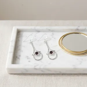 Boucles d'oreilles pendantes en argent sterling 925 avec grenat, design circulaire minimaliste, pierre précieuse rouge, bijoux modernes faits à la main pour femmes - Product Image 4
