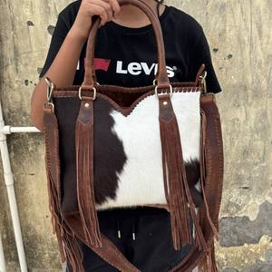 Sac fourre-tout en cuir de vachette western, orné de sculptures à la main, avec franges, élégant, multi-usages pour femmes. - Product Image 4