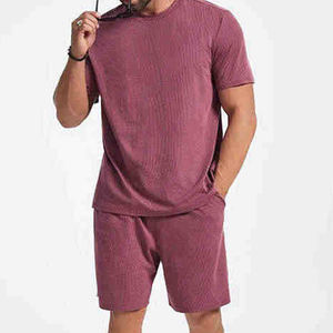 ชุดเซ็ตเสื้อยืดแขนสั้นและกางเกงขาสั้นลำลองสำหรับผู้ชายลายโลโก้แบบกำหนดเอง สไตล์ไฮสตรีท สำหรับฤดูร้อน เนื้อผ้าถักระบายอากาศได้ดี - Product Image 4