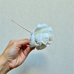 ดอกไม้โซล่าวู้ด VADEE SOLA WOOD FLOWER ทำมือ ดอกไม้โซล่าวู้ดรูปดอกกุหลาบ ขนาด 6.5 ซม. ทำจากเส้นใยพืชเซสบานียา จากประเทศไทย - Product Image 6