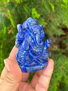Statue de Ganesha en Lapis Lazuli Naturel |   Idole de Ganesha sculptée à la main en pierre précieuse bleue de 2,75 pouces |   Décoration d'autel spirituel - Product Image 2