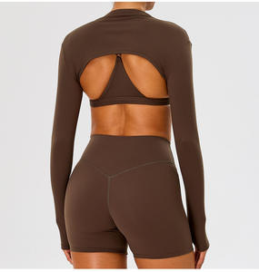 Haut court pour femme à manches longues avec passe-pouces, idéal pour le sport et l'entraînement - Product Image 4