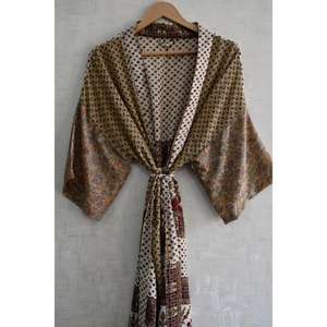 ชุดกิโมโนผ้าไหมปะติดปะต่อสำหรับผู้หญิง ชุดนอนยาวหรูหราสไตล์โบโฮ ดีไซน์เนอร์ - Product Image 3