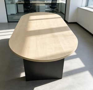 Mesa de Conferencia Extensible Ovalada con Patas de Metal, Diseño Moderno, Muebles de Oficina Duraderos para Uso Comercial, Modelo V-GO 18/24 para 12 Personas - Product Image 1