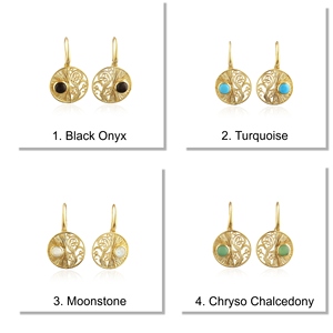 Boucles d'oreilles pendantes de style ethnique, délicates, en onyx noir rond, en laiton massif plaqué or 18 carats, design filigrané, boucles d'oreilles pendantes imposantes. - Product Image 2