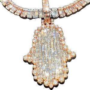 Colgante de Moissanita en Oro Rosa con Piedras de Corte Baguette, Joyería de Lujo Estilo Hip Hop, Pieza Destacada - Product Image 3