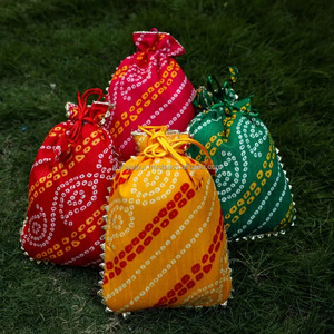 Bandhej Print Potli Bag Boda India Damas DE HONOR Haldi Mehendi Sangeet Favor Eventos festivos Volver Regalos Inauguración DE LA CASA Favor - Product Image 1