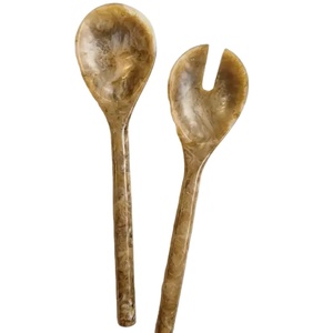 Juego de Servidores de Ensalada de Resina Hechos a Mano con Borde de Cristal, Cucharas de Diseño para Comedor - Product Image 4