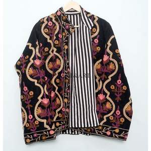 Veste Cotrise matelassée luxueuse brodée à la main, respirante, épaisse, 100% coton, avec des détails floraux complexes, élégance intemporelle - Product Image 6