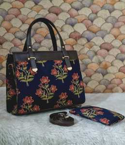 Conjunto de 3 Bolsos de Mano de Lujo para Mujer, Bolso Tote con Estampado de Brocado Kalamkari, con Bolsa de Mano a Juego y Correa Desmontable para Bodas y Fiestas - Product Image 1