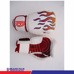 ถุงมือชกมวย Brand Plus รุ่นใหม่ ดีไซน์ Fire Training Flame หนัง PU  โลโก้สั่งทำได้ ระบายอากาศได้ดี น้ำหนักเบา ปรับขนาดได้ เหมาะสำหรับกิจกรรมกลางแจ้ง - Product Image 6