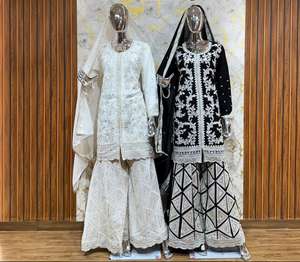 Conjunto Qunoot Closet Georgette Gharara con Bordado Lakhnavi, Pedrería Zarkan, Perlas y Dupatta con Bordado Intenso, Ropa Formal, Diseño Étnico Moderno - Product Image 1