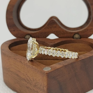 Anillo de Compromiso de Diamantes Naturales de Corte Ovalado en Oro Amarillo para Mujer, Estilo Clásico - Product Image 2