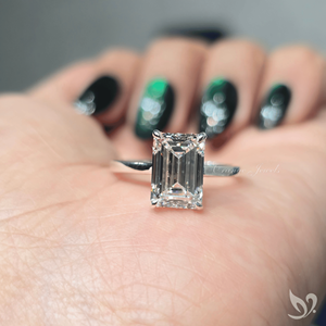 Anillo de Diamante de Laboratorio con Corte Esmeralda de 3 Quilates, Modelo Showstopper, con Engaste Solitario Alto en Oro Blanco de 10k, Elegante Anillo de Compromiso - Product Image 5