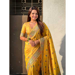 Sari de Seda Baluchari Amarillo Oscuro con Tejido Zari de Elite Weaves, 650g, Elegante Vestido de Novia - Product Image 5