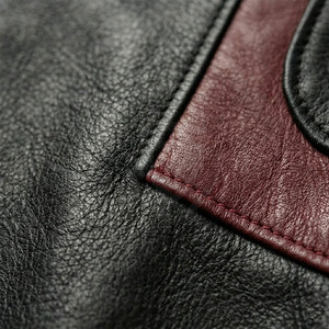 Chaqueta de Cuero Atemporal para Hombre con Líneas Limpias, Material Duradero y un Atractivo Urbano y Elegante - Product Image 5
