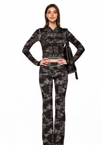 Conjuntos de 2 Piezas de Chándales de Camuflaje Personalizados para Mujer, Otoño 2026, Top con Capucha y Pantalones Acampanados con Estampado de Camuflaje, Atuendos Ajustados para Mujer - Product Image 2