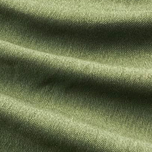 Shorts Bermuda pour homme en vert olive, à séchage rapide, avec cordon de serrage et poches zippées, style décontracté et sportif - Product Image 3