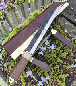 Couteau Viking Seax en acier à haute teneur en carbone forgé à la main, lame de 12 pouces, manche en bois de noyer avec embout en laiton, meilleur couteau sax médiéval pour collectionneur - Product Image 5