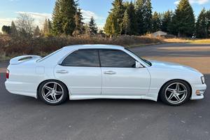 Nissan Gloria Gran Turismo Ultima de 1996 - Product Image 3