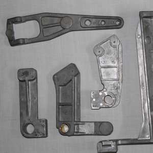 Support de crochet en aluminium moulé sur mesure, usinage CNC de précision, pièces détachées métalliques pour machines textiles, prix usine - Product Image 3