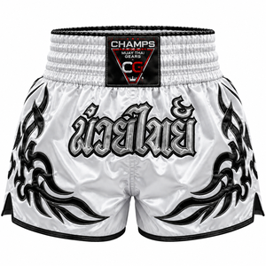 Pantalones Cortos de Muay Thai Champs, Color Verde Satinado, con Escritura Tailandesa Plateada y Diseño Tribal, Corte Regular para Hombre - Product Image 3